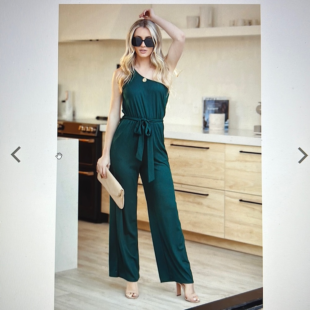 New with tags! Closet Candy Stay a While jumpsuit - Hunter Green size Large